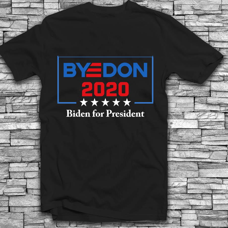 Putin With Sexy Trump On Desk Funny Anti Trump T-Shirt