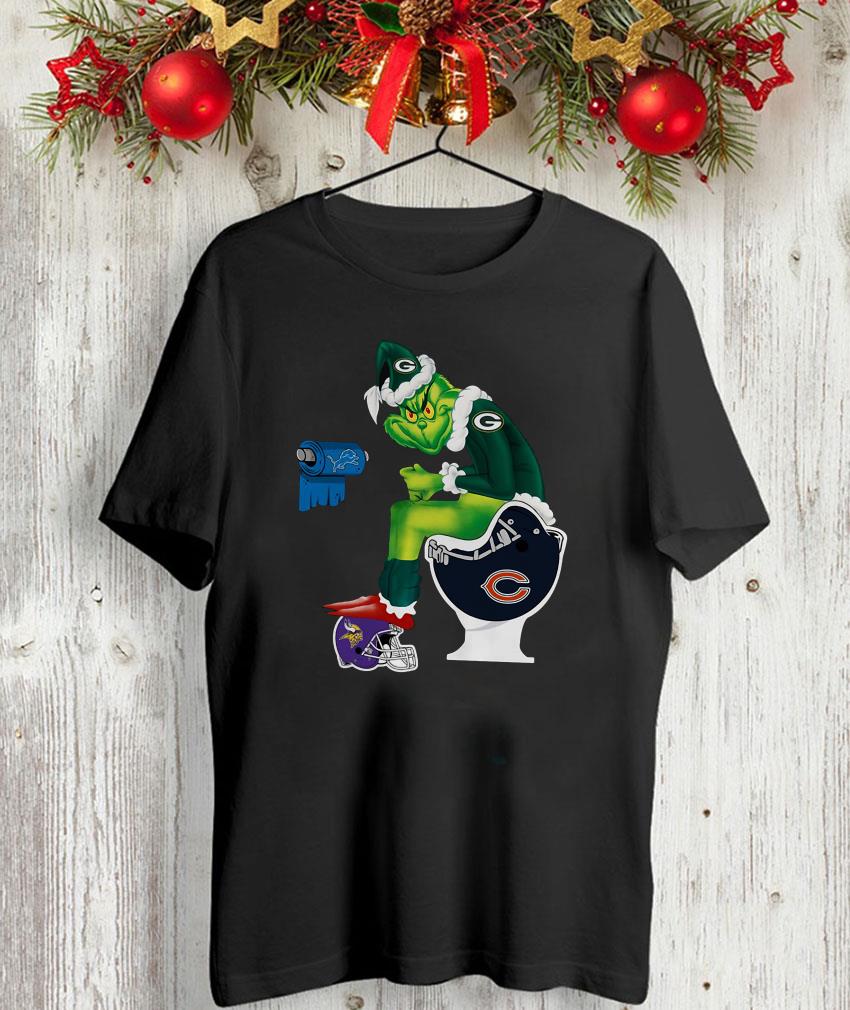 Green Bay Packers Grinch toilet in Chicago Bears t-shirt, unisex shirt